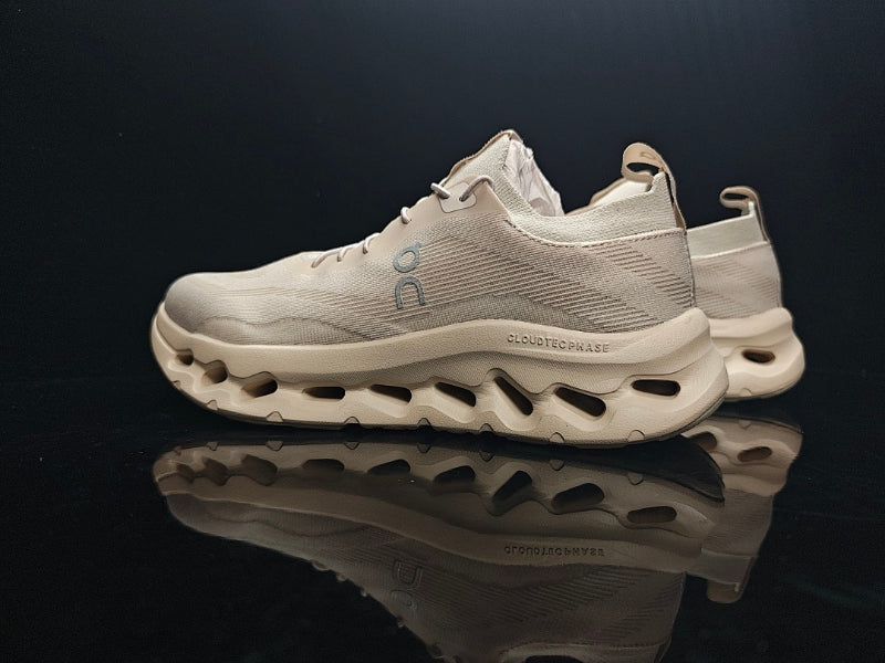 ON LOEWE×On Cloudtilt